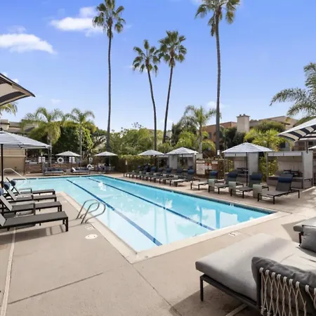 Modern Apartment In Prime La Jolla Location